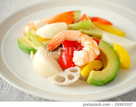 Shrimp and steamed vegetable salad (horizontal position) Shrimp and steamed vegetable salad (horizontal position) 20993507