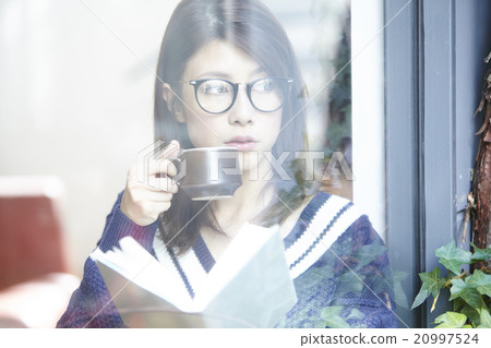 A woman with a coffee cup 20997524