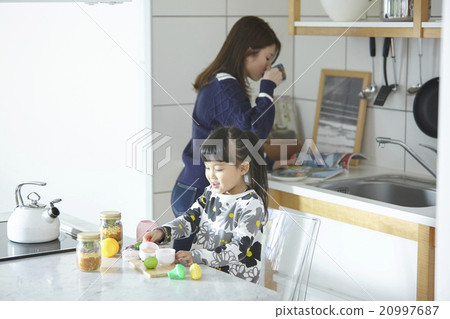 Mother spending holiday with children 20997687