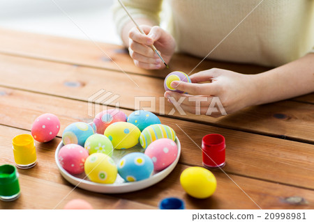 close up of woman hands coloring easter eggs close up of woman hands coloring easter eggs 20998981