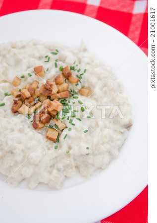 Slovak food:halusky with bryndza cheese,gnocchi 21001617