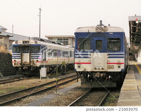 Yonezaka Line Kiha58 / Kiha52 (Yonezawa Station) 21003070