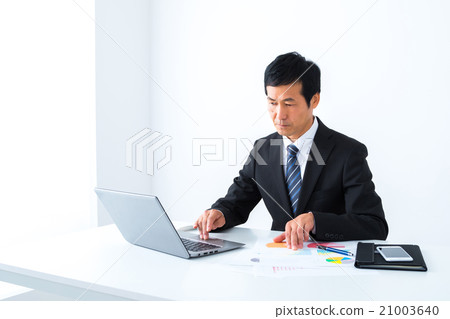 工作在書桌工作人公司僱員企業圖像辦公室執行委員的薪金人 21003640