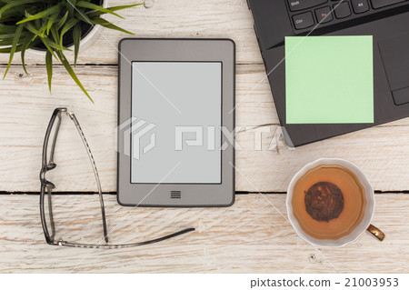 Time for the ebook with tea 21003953