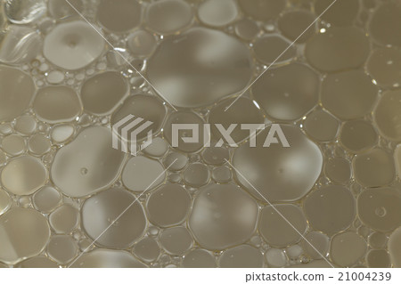 Macro shot of Olive oil mixed in water 21004239