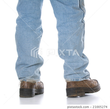 man wearing workboots 21005274