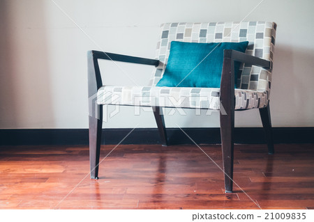 Empty wooden chair with pillow 21009835