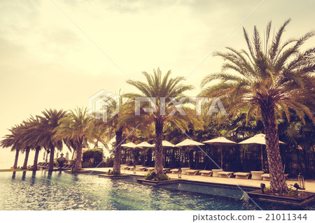 Swimming pool 21011344