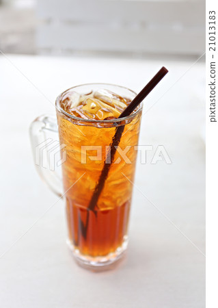 Iced tea and white tube in glass. 21013183