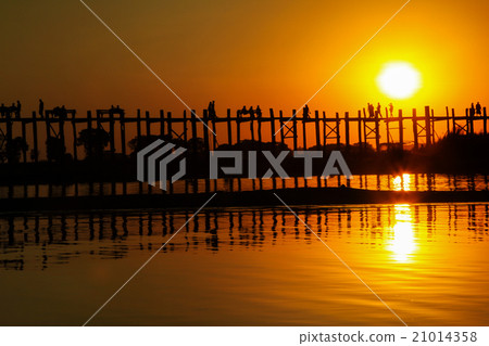 Sunset on U Bein Bridge, Amarapura, Myanmar Burma Sunset on U Bein Bridge, Amarapura, Myanmar Burma 21014358