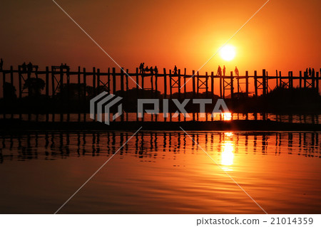 Sunset on U Bein Bridge, Amarapura, Myanmar Burma Sunset on U Bein Bridge, Amarapura, Myanmar Burma 21014359