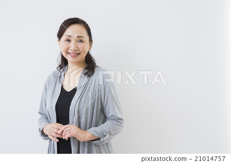 Portrait middle women Portrait middle women 21014757