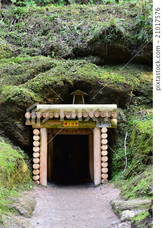 Iwami Ginzan / Entrance of the tunnel Iwami Ginzan / Entrance of the tunnel 21017576