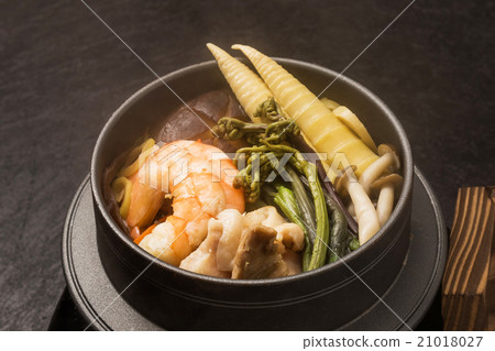 Steam scented mountain vegetable potted pot Meal of in the steam (kamameshi) Steam scented mountain vegetable potted pot Meal of in the steam (kamameshi) 21018027