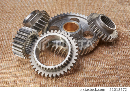 gear wheels on a linen rag 21018572