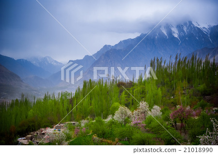 beautiful Landscape of Hunza Valley in Autumn  21018990