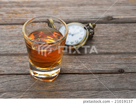 Glass of whisky and Vintage pocket watch  21019137