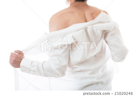 男人穿著一件襯衫 男人穿著一件襯衫 21020248