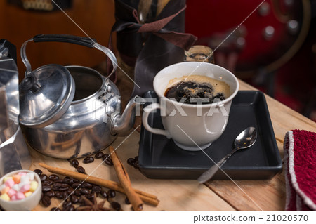 coffee cup on wood table 21020570