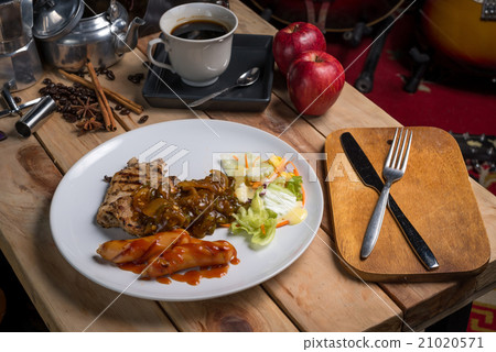 Pork Steak with Black Pepper 21020571