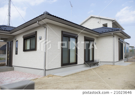 Housing wooden 1 story building Flat shop residential image Aging Society 21023646