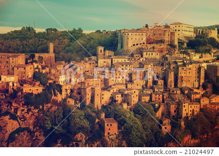 Sorano city view Sorano city view 21024497