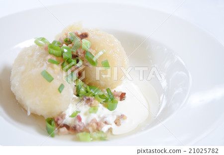 Lithuanian food:stuffed potato dumpling,Cepelinai 21025782