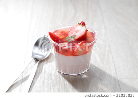 Strawberry sweets Strawberry sweets 21025825