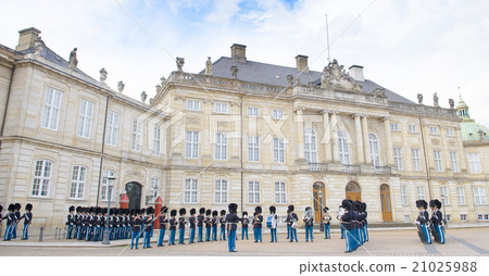 Royal Guard in Amalienborg Castle,Copenhagen 21025988