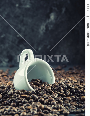 Coffee beans. Coffee cup full of coffee beans. 21027453