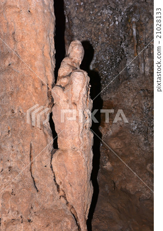 Stalactites, stalagmites and underground rock Stalactites, stalagmites and underground rock 21028133