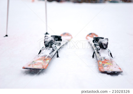 Skis parked about hotel in the mountains. 21028326