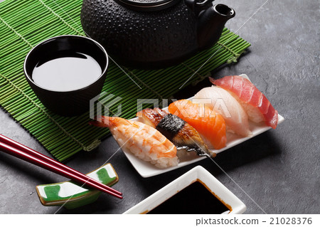 Set of sushi and green tea Set of sushi and green tea 21028376
