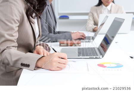 Office image 21029536