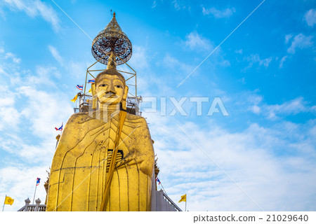 Big Standing Buddha at Wat Intharawihan temple Big Standing Buddha at Wat Intharawihan temple 21029640