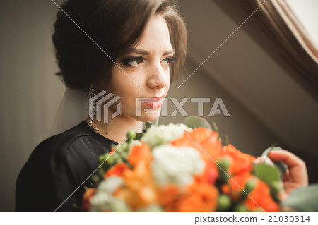 Luxury bride in black robe posing while preparing Luxury bride in black robe posing while preparing 21030314