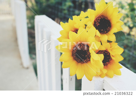 Beautiful sunflowers of artificial flowers 21036322
