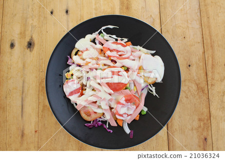 Fresh salad with ham 21036324