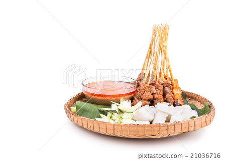 Barbecue satay served on traditional rattan plate 21036716