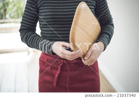 カフェ店員 21037340