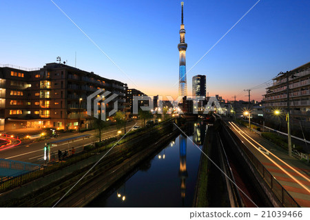Evening scenery seen from a pedestrian overpass Sky tree 21039466