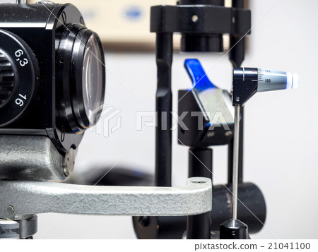 Applanation tonometry for measure eye pressure 21041100