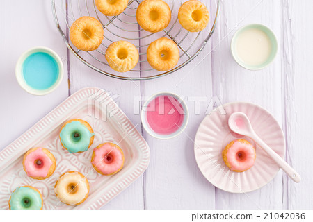 Mini bundt cakes Mini bundt cakes 21042036