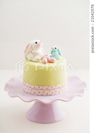 Easter bunny cake 21042076