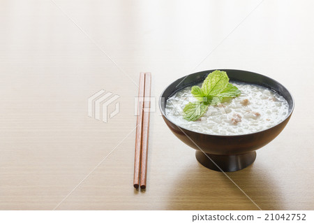 Traditional chinese rice gruel in bowl Traditional chinese rice gruel in bowl 21042752