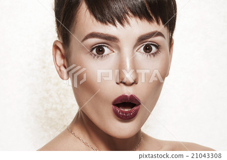 Closeup portrait of brunette with elegant makeup 21043308