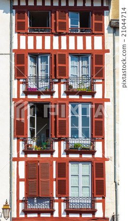 Building facade in Bayonne 21044714
