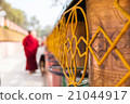 在Bodhgaya的Mahabodi（Bodhi寺廟）的一輛狂躁的汽車 21044917