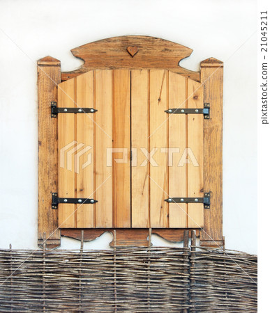 Window shuttered 21045211