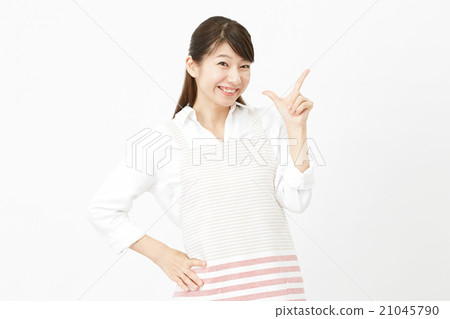 與圍裙的女性檢查標誌 21045790